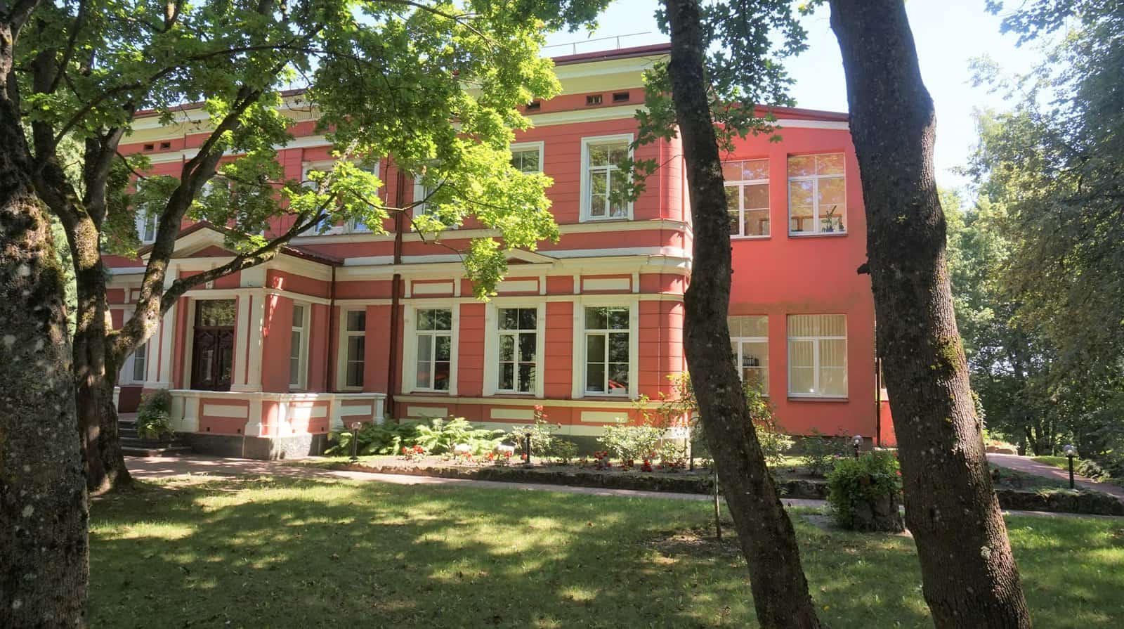 Jotainių socialinės globos namai